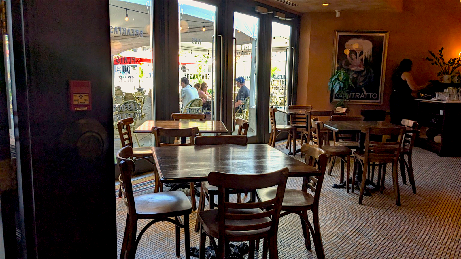 Metropolitain Brasserie - tables by the window